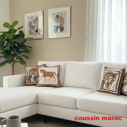 Duo de Coussins Décoratifs Équestres – Style Art & Luxe Marron