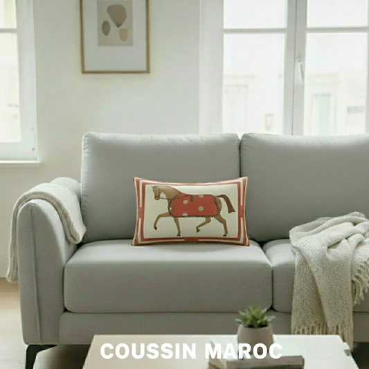 Coussin décoratif marocain – Motif cheval rouge – Style artisanal
